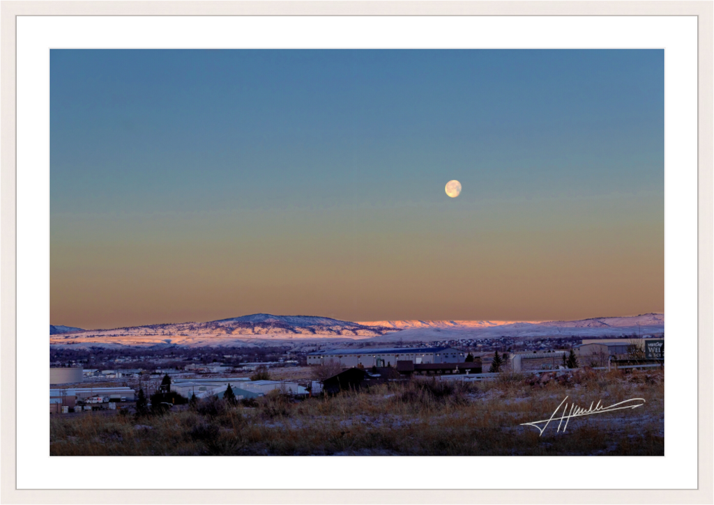 Main image Full Moon at Sunrise
