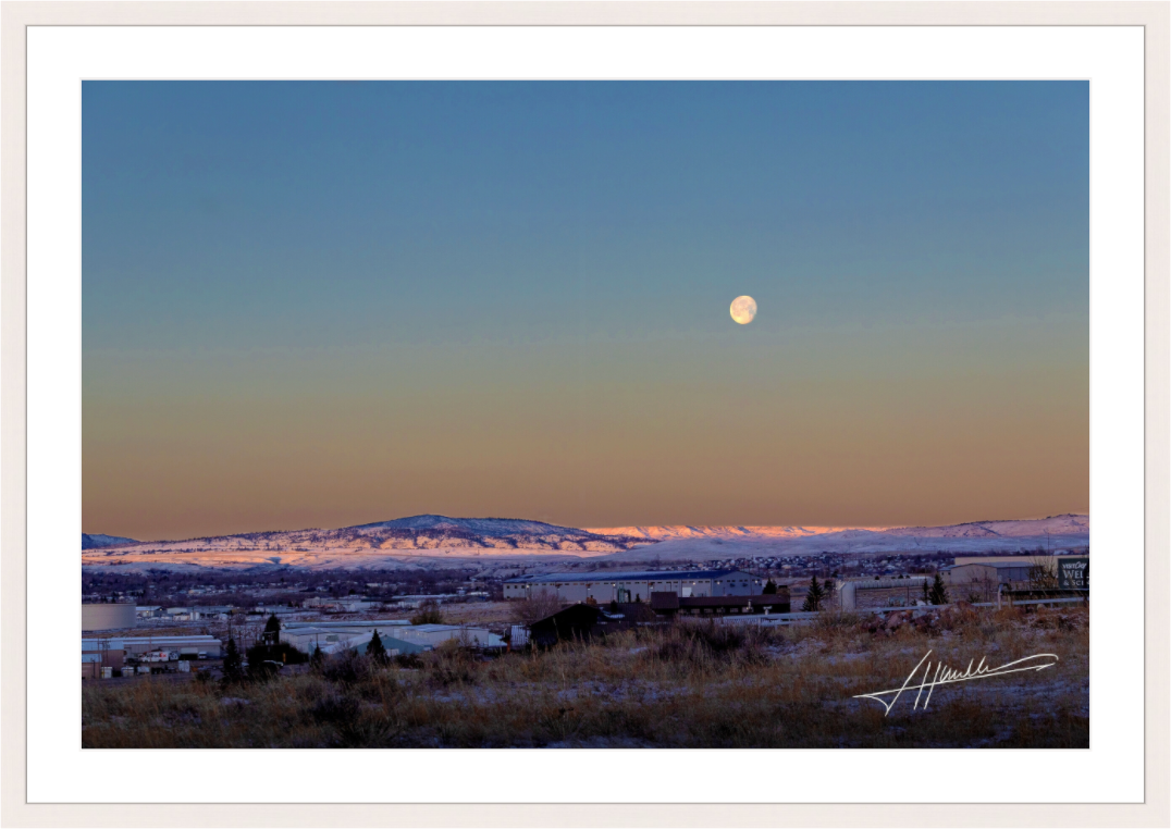 Main image Full Moon at Sunrise