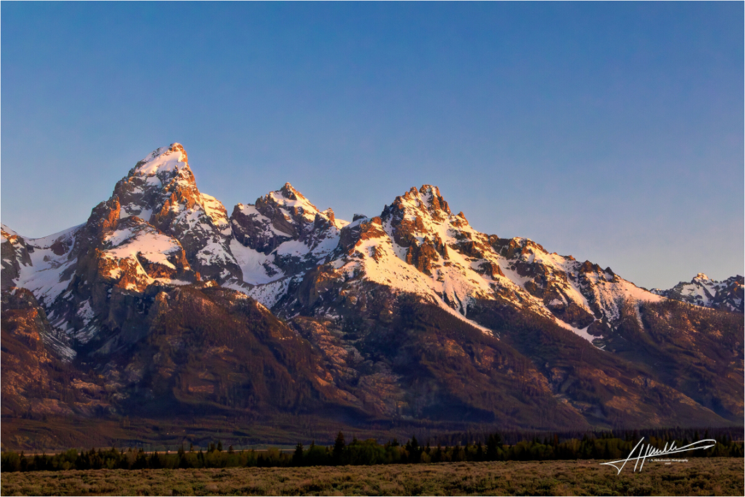 Main image Sunrising on the Tetons