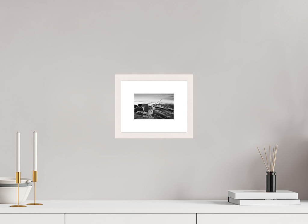 6 x 4″, Solid Wood Frame with Passe-partout Seagull Takes Flight