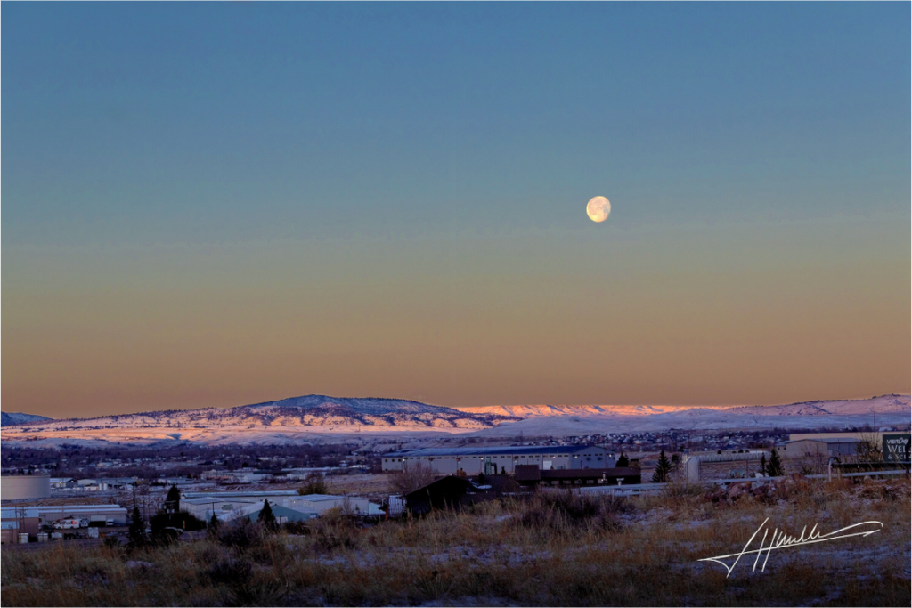 Main image Full Moon at Sunrise